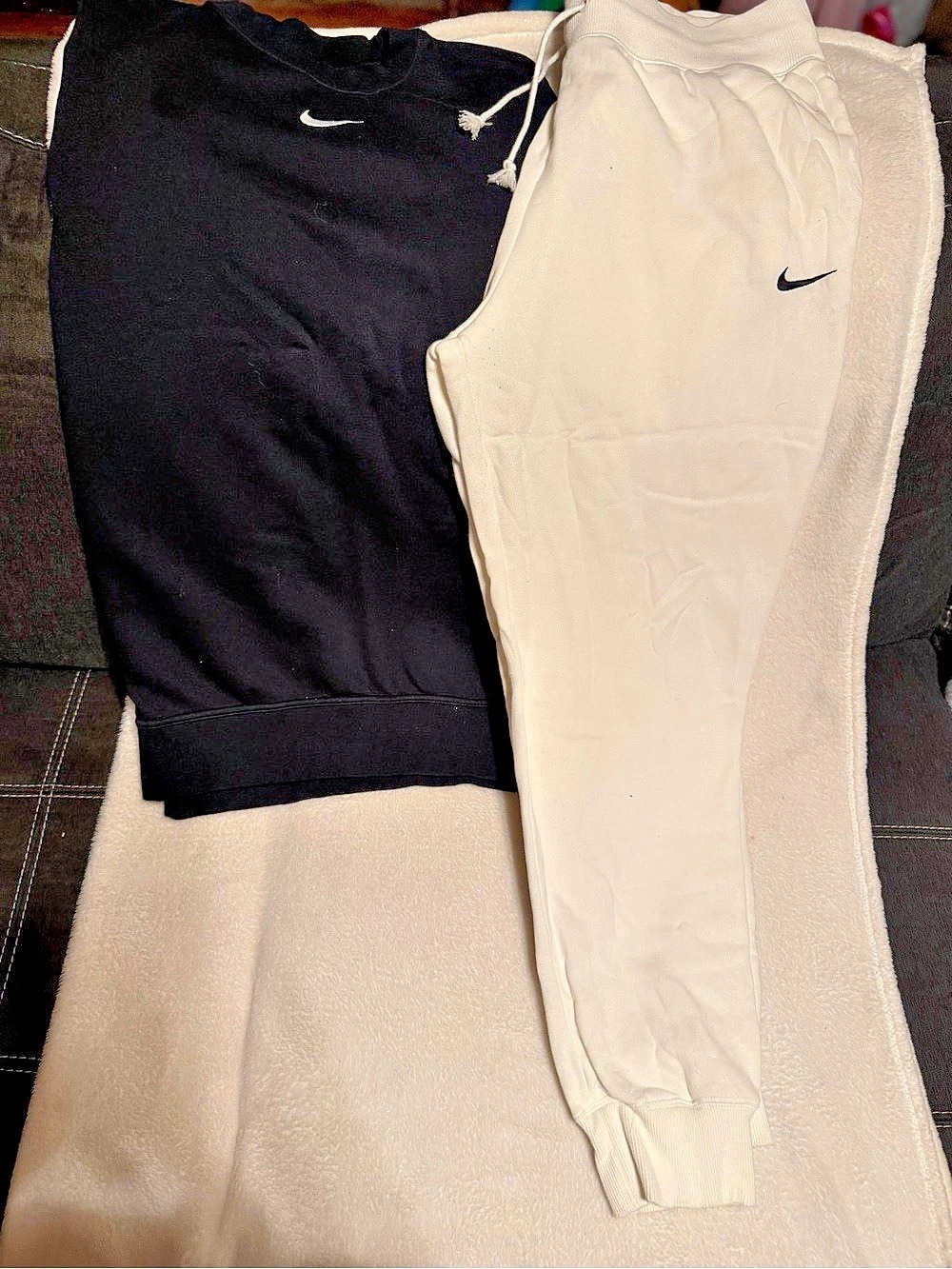 Nike Black & White Sweatshirt Set Size Medium